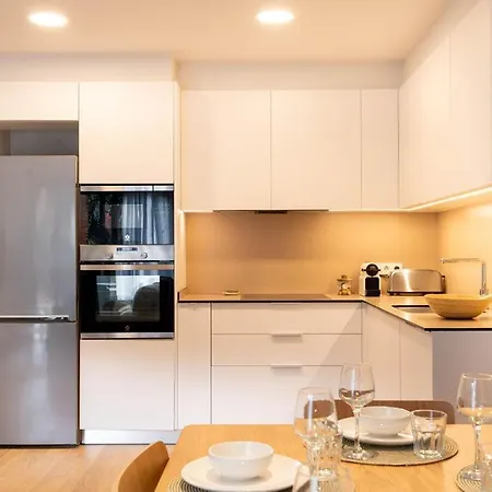 Stylish & Cozy 3-bedroom With Private Balcony Lejlighed Girona