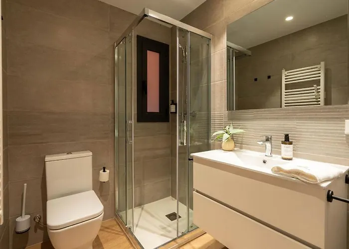 Stylish & Cozy 3-bedroom With Private Balcony