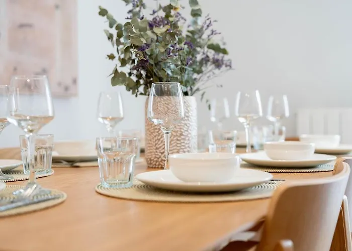 Lejlighed Stylish & Cozy 3-bedroom With Private Balcony