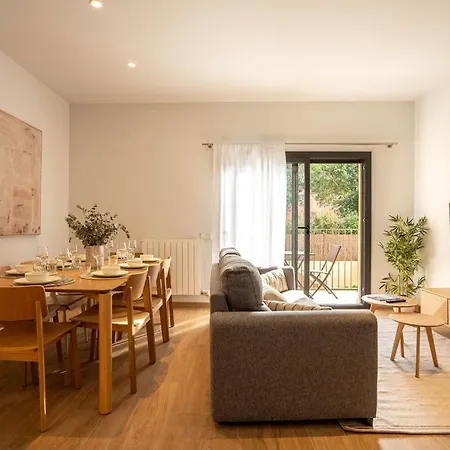 Stylish & Cozy 3-bedroom With Private Balcony Apartment Girona