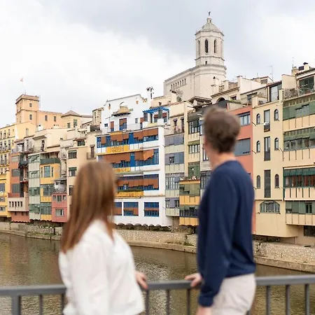 Apartment Stylish & Cozy 3-bedroom With Private Balcony *