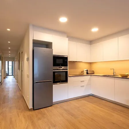 Stylish & Cozy 3-Bedroom Central Apartment With Private Car Parking Daire Girona