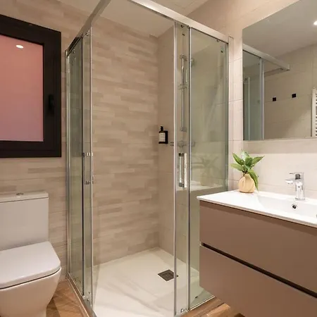 Apartmán Stylish & Cozy 3-bedroom With Private Balcony