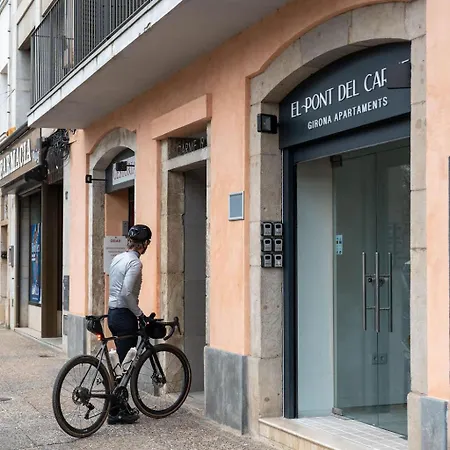 Stylish & Cozy 3-Bedroom Central Apartment With Private Car Parking Girona