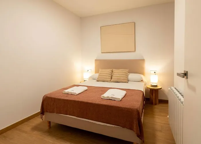 Stylish & Cozy 3-bedroom With Private Balcony *