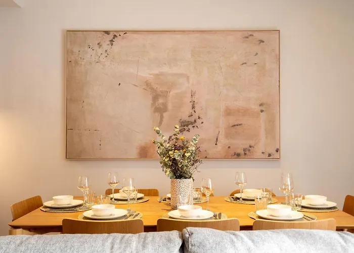 Stylish & Cozy 3-bedroom With Private Balcony Apartmán *