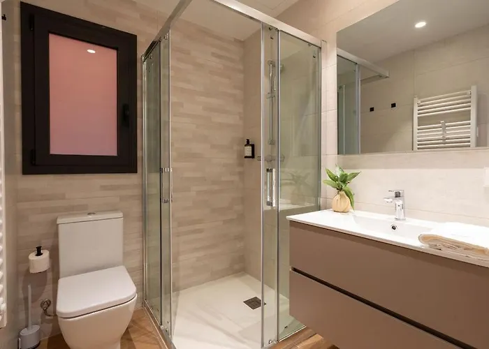 Apartmán Stylish & Cozy 3-bedroom With Private Balcony