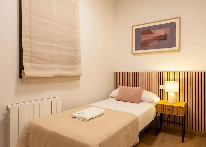 Stylish & Cozy 3-bedroom With Private Balcony *